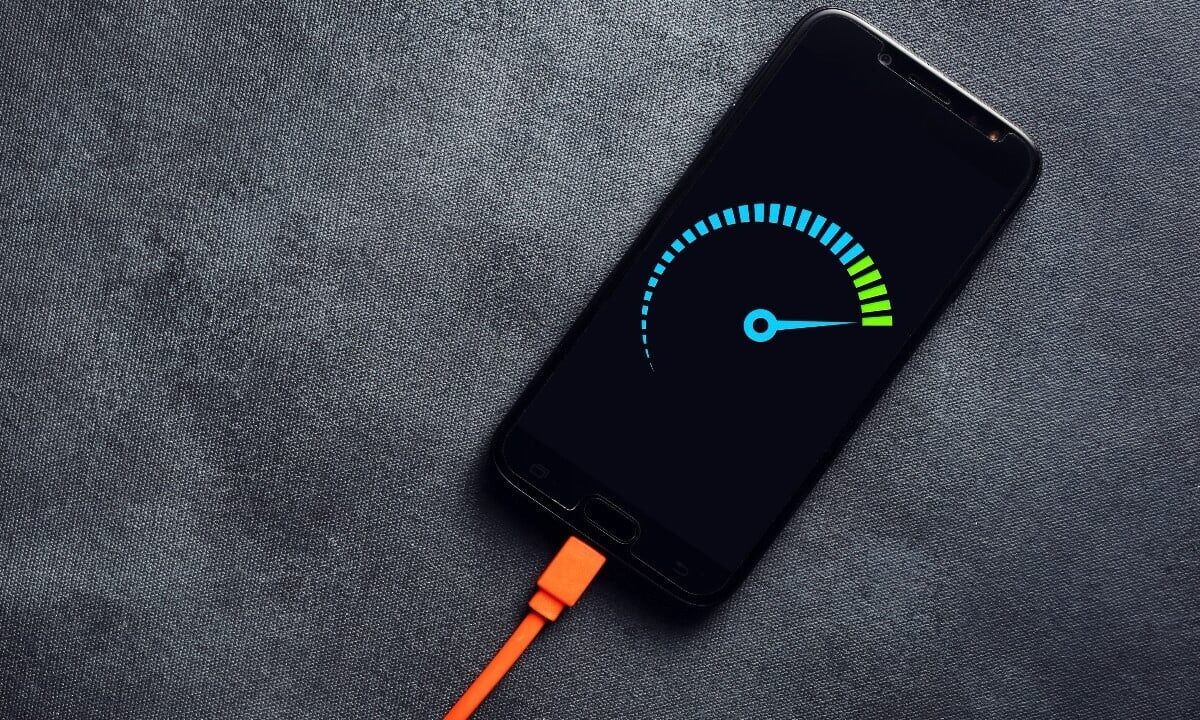 fast charging mobile فاسٹ چارجنگ کیا بیٹری کو نقصان پہنچاتی ہے؟