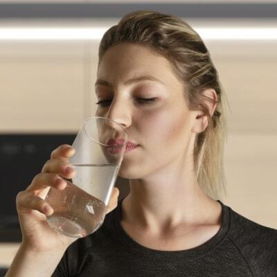 نیم گرم پانی پینے کے فوائد